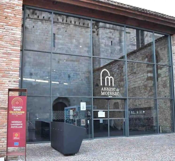 Appartement Entier Moissac Centre 30 M2 Calme Avec Cour Interieure Pour Velos A 50M Du Marche De Moissac Exterior foto